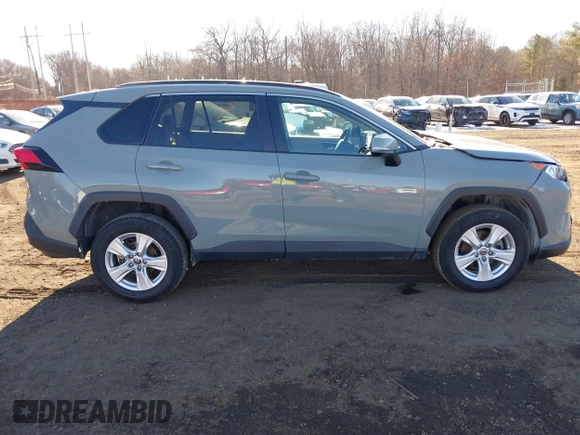 2021 Toyota RAV4 XLE with VIN 2T3W1RFV8MW152785, listed as a IAAI auction lot 41401709 with 55,069 mi miles. Bid and sale history available at carsss.com. Image 13.