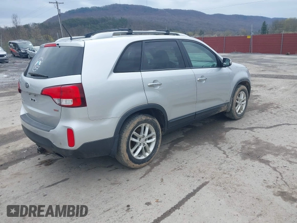 2014 Kia Sorento LX with VIN 5XYKTCA63EG506489, listed as a IAAI auction lot 41965074 with 143,875 mi miles and . Bid and sale history available at carsss.com. Image 4.