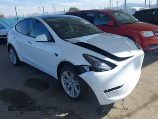 2024 Tesla Model Y Long Range z VIN 7SAYGDEE9RA259630, wystawiony jako IAAI lot #41850595 z przebiegiem 22 514 mil mil oraz . Historia ofert i sprzedaży dostępna na DreamBid. Obrazek 1.