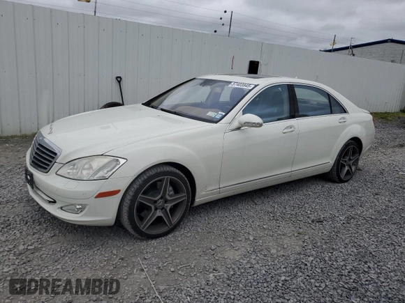 2008 Mercedes-Benz S 550 z VIN WDDNG86X38A207840, wystawiony jako Copart lot #57403945 z przebiegiem 132 025 mil mil oraz Czysty tytuł • Clean title. Historia ofert i sprzedaży dostępna na DreamBid. Obrazek 1.