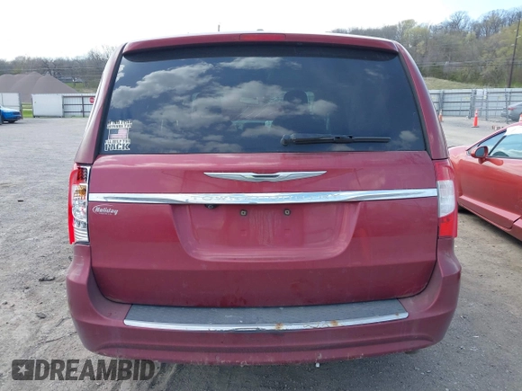 2012 Chrysler Town & Country Touring-L with VIN 2C4RC1CG2CR118526, listed as a IAAI auction lot 42034318 with 337,747 mi miles. Bid and sale history available at carsss.com. Image 17.