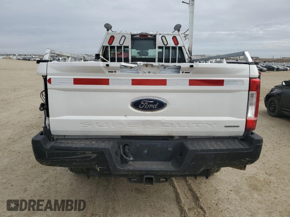2019 Ford F-350 XL z VIN 1FT8W3B66KEC64396, wystawiony jako Copart lot #53131445 z przebiegiem 100 225 mil mil oraz Czysty tytuł • Clean title. Historia ofert i sprzedaży dostępna na DreamBid. Obrazek 6.