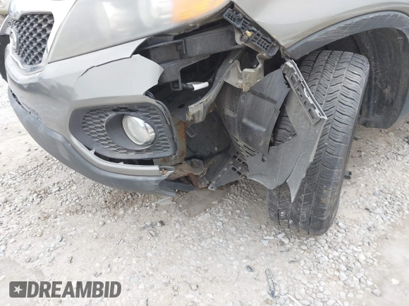 2011 Kia Sorento LX with VIN 5XYKTDA19BG181580, listed as a IAAI auction lot 41386803 with 148,973 mi miles. Bid and sale history available at carsss.com. Image 6.