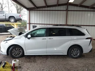 2024 Toyota Sienna XLE with VIN 5TDYRKEC3RS190684, listed as a IAAI auction lot 41853725 with 58,343 mi miles. Bid and sale history available at carsss.com. Image 13.