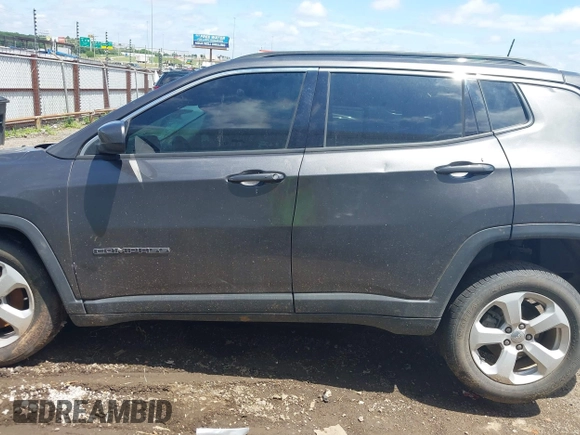 2018 Jeep Compass Latitude z VIN 3C4NJDBB7JT103901, wystawiony jako IAAI lot #42358749 z przebiegiem 91 083 mil mil oraz . Historia ofert i sprzedaży dostępna na DreamBid. Obrazek 14.