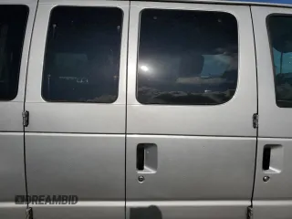 2014 Ford Econoline Passenger XL z VIN 1FBNE3BL8EDA04396, wystawiony jako Copart lot #54657025 z przebiegiem 84 772 mil mil oraz Szkody całkowita. Historia ofert i sprzedaży dostępna na DreamBid. Obrazek 11.