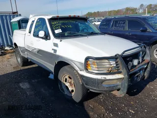 1998 Ford F-150 z VIN 2FTZX08W0WCA98105, wystawiony jako IAAI lot #40930475 z przebiegiem Nie podano mil oraz . Historia ofert i sprzedaży dostępna na DreamBid. Obrazek 1.