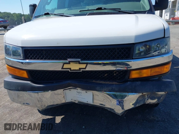 2018 Chevrolet Express Passenger LT z VIN 1GAZGPFG2J1332171, wystawiony jako IAAI lot #39459519 z przebiegiem 71 541 mil mil oraz . Historia ofert i sprzedaży dostępna na DreamBid. Obrazek 6.
