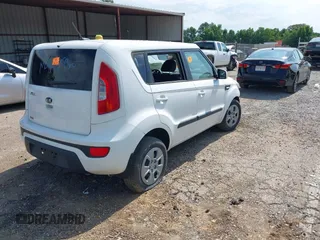 2013 Kia Soul with VIN KNDJT2A5XD7773332, listed as a IAAI auction lot 39593375 with 92,688 mi miles. Bid and sale history available at carsss.com. Image 4.