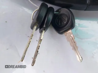 1996 Volkswagen Passat z VIN WVWEE83A6TE157789, wystawiony jako IAAI lot #41798846 z przebiegiem 141 130 mil mil oraz . Historia ofert i sprzedaży dostępna na DreamBid. Obrazek 11.