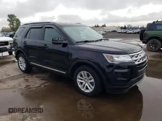 2018 Ford Explorer XLT z VIN 1FM5K8D8XJGC73918, wystawiony jako Copart lot #52388025 z przebiegiem 98 380 mil mil oraz Szkoda całkowita • Salvage title. Historia ofert i sprzedaży dostępna na DreamBid. Obrazek 4.