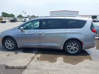 2018 Chrysler Pacifica Limited z VIN 2C4RC1GG2JR232677, wystawiony jako IAAI lot #42274816 z przebiegiem 136 402 mil mil oraz . Historia ofert i sprzedaży dostępna na DreamBid. Obrazek 14.
