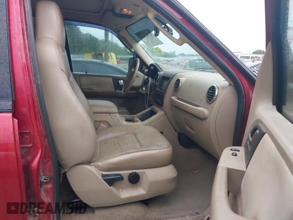 2004 Ford Expedition Special Service z VIN 1FMFU16L24LB49354, wystawiony jako IAAI lot #42145445 z przebiegiem 196 413 mil mil oraz . Historia ofert i sprzedaży dostępna na DreamBid. Obrazek 5.