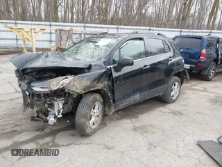 2019 Chevrolet Trax LT z VIN KL7CJPSB6KB957920, wystawiony jako IAAI lot #42011634 z przebiegiem 74 420 mil mil oraz . Historia ofert i sprzedaży dostępna na DreamBid. Obrazek 2.