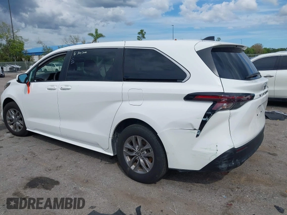 2024 Toyota Sienna LE with VIN 5TDKRKEC3RS193834, listed as a IAAI auction lot 41661835 with 15,617 mi miles. Bid and sale history available at carsss.com. Image 3.