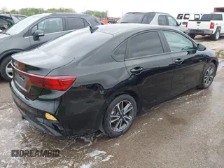2022 Kia Forte LXS z VIN 3KPF24AD4NE450309, wystawiony jako IAAI lot #42066381 z przebiegiem 43 314 mil mil oraz . Historia ofert i sprzedaży dostępna na DreamBid. Obrazek 4.
