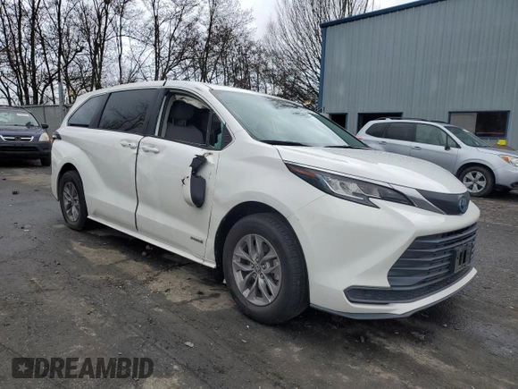 2021 Toyota Sienna LE z VIN 5TDKSKFC1MS017585, wystawiony jako Copart lot #84968164 z przebiegiem 31 279 mil mil oraz Szkoda całkowita • Salvage title. Historia ofert i sprzedaży dostępna na DreamBid. Obrazek 4.