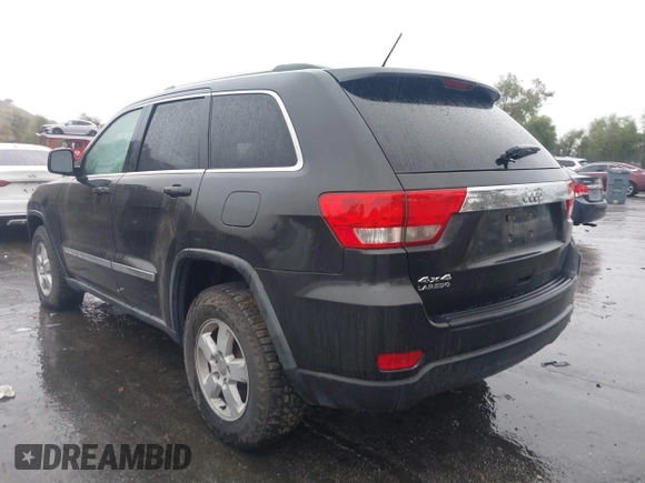 2011 Jeep Grand Cherokee Laredo z VIN 1J4RR4GG1BC566381, wystawiony jako IAAI lot #41547199 z przebiegiem 215 157 mil mil oraz . Historia ofert i sprzedaży dostępna na DreamBid. Obrazek 3.