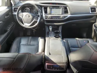 2019 Toyota Highlander SE with VIN 5TDJZRFH3KS964295, listed as a Copart auction lot 51989065 with 97,222 mi miles and Salvage Title. Bid and sale history available at carsss.com. Image 8.
