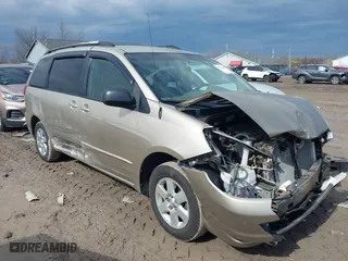 2004 Toyota Sienna CE with VIN 5TDZA23C94S027898, listed as a IAAI auction lot 41721098 with 202,151 mi miles. Bid and sale history available at carsss.com. Image 1.