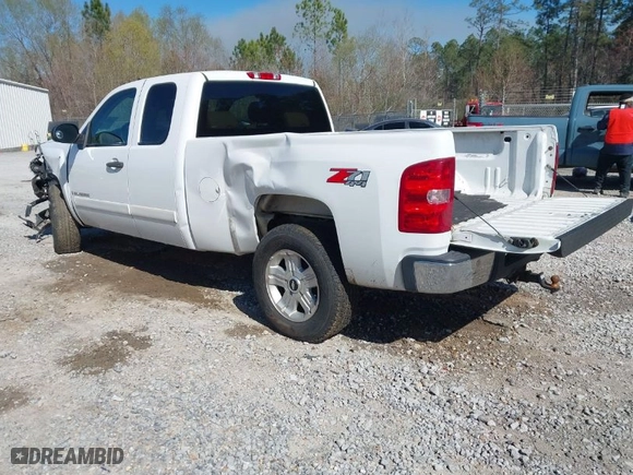 2008 Chevrolet Silverado 1500 LT w/1LT with VIN 2GCEK19J981314893, listed as a IAAI auction lot 41734553 with 147,058 mi miles. Bid and sale history available at carsss.com. Image 3.