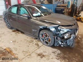 2021 Alfa Romeo Giulia Ti with VIN ZARFANBN9M7641230, listed as a IAAI auction lot 41542596 with 47,101 mi miles. Bid and sale history available at carsss.com. Image 1.