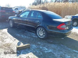 2007 Mercedes-Benz E-Class 3.5L with VIN WDBUF87X27X215963, listed as a IAAI auction lot 41424948 with 117,508 mi miles. Bid and sale history available at carsss.com. Image 3.