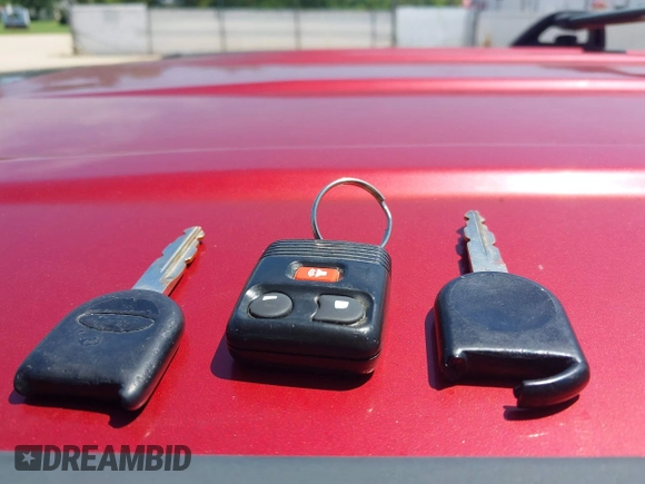 2005 Ford Escape XLT z VIN 1FMYU03125KA93980, wystawiony jako IAAI lot #42851032 z przebiegiem 196 031 mil mil oraz . Historia ofert i sprzedaży dostępna na DreamBid. Obrazek 11.