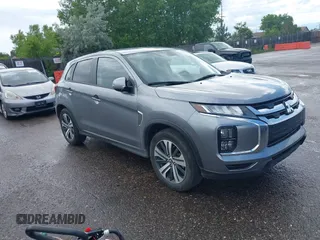2024 Mitsubishi Outlander S z VIN JA4ARUAU0RU014791, wystawiony jako IAAI lot #42443645 z przebiegiem 21 861 mil mil oraz . Historia ofert i sprzedaży dostępna na DreamBid. Obrazek 1.