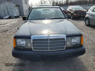 1986 Mercedes-Benz 300 E z VIN WDBEA30D7GA264150, wystawiony jako Copart lot #48736065 z przebiegiem 139 066 mil mil oraz Czysty tytuł • Clean title. Historia ofert i sprzedaży dostępna na DreamBid. Obrazek 5.