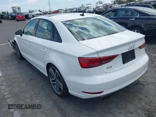 2019 Audi A3 Premium z VIN WAUAUGFF3KA100939, wystawiony jako IAAI lot #42256576 z przebiegiem 52 679 mil mil oraz . Historia ofert i sprzedaży dostępna na DreamBid. Obrazek 3.