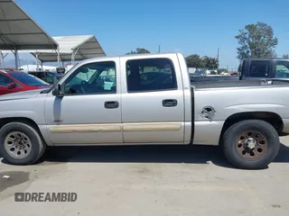 2005 Chevrolet Silverado 1500 LS z VIN 2GCEC13T651144009, wystawiony jako IAAI lot #42256681 z przebiegiem 116 074 mil mil oraz . Historia ofert i sprzedaży dostępna na DreamBid. Obrazek 15.