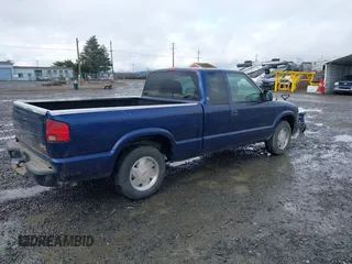 2002 GMC Sonoma SLS with VIN 1GTCS195728112584, listed as a IAAI auction lot 41562576 with 177,042 mi miles. Bid and sale history available at carsss.com. Image 4.