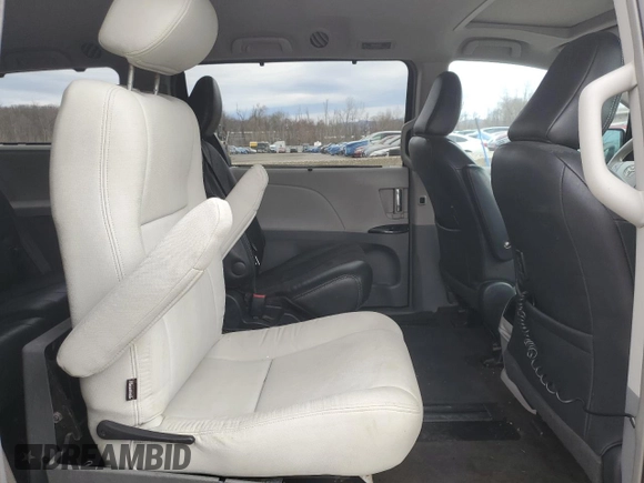 2012 Toyota Sienna SE z VIN 5TDXK3DC2CS199701, wystawiony jako Copart lot #50316225 z przebiegiem 212 383 mil mil oraz Szkoda całkowita • Salvage title. Historia ofert i sprzedaży dostępna na DreamBid. Obrazek 11.