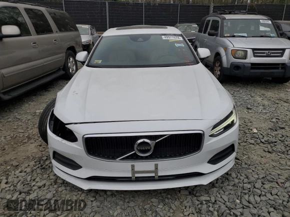 2018 Volvo S90 Momentum z VIN LVY982MK2JP016810, wystawiony jako Copart lot #49977074 z przebiegiem 67 685 mil mil oraz Szkody całkowita. Historia ofert i sprzedaży dostępna na DreamBid. Obrazek 5.