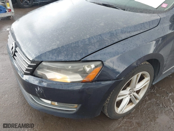 2013 Volkswagen Passat SEL Premium with VIN 1VWCM7A35DC061462, listed as a IAAI auction lot 41767171 with 163,708 mi miles. Bid and sale history available at carsss.com. Image 6.