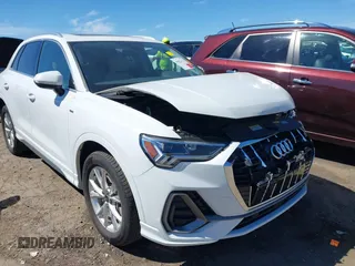 2022 Audi Q3 S line Premium Plus z VIN WA1EECF30N1126400, wystawiony jako IAAI lot #41822175 z przebiegiem 28 850 mil mil oraz . Historia ofert i sprzedaży dostępna na DreamBid. Obrazek 6.