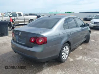 2010 Volkswagen Jetta Limited Edition с VIN 3VWRX7AJ7AM155675, выставлен на аукционе IAAI как лот 42477253 с пробегом 184 597 миль миль и . История ставок и продаж доступна на DreamBid. Изображение 4.