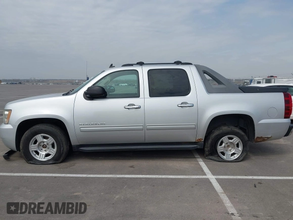 2011 Chevrolet Avalanche LS with VIN 3GNTKEE35BG252968, listed as a IAAI auction lot 42109433 with 117,352 mi miles and . Bid and sale history available at DreamBid. Image 14.