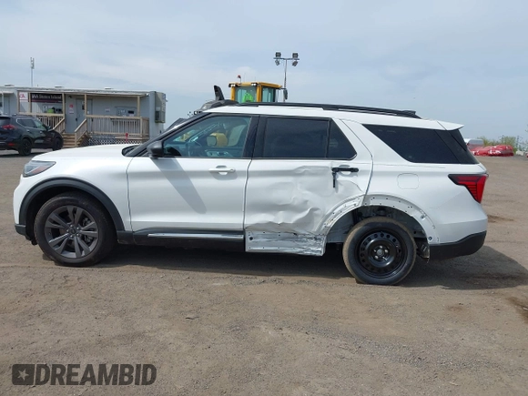 2025 Ford Explorer Active z VIN 1FMUK8DH3SGA67689, wystawiony jako IAAI lot #42134141 z przebiegiem 3 920 mil mil oraz . Historia ofert i sprzedaży dostępna na DreamBid. Obrazek 14.