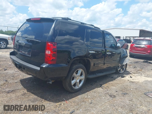 2013 Chevrolet Tahoe LT z VIN 1GNSCBE09DR366696, wystawiony jako IAAI lot #42201250 z przebiegiem 199 105 mil mil oraz . Historia ofert i sprzedaży dostępna na DreamBid. Obrazek 4.