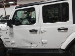 2021 Jeep Wrangler Unlimited Sahara with VIN 1C4HJXEG2MW655357, listed as a IAAI auction lot 41724695 with 37,644 mi miles and . Bid and sale history available at DreamBid. Image 14.