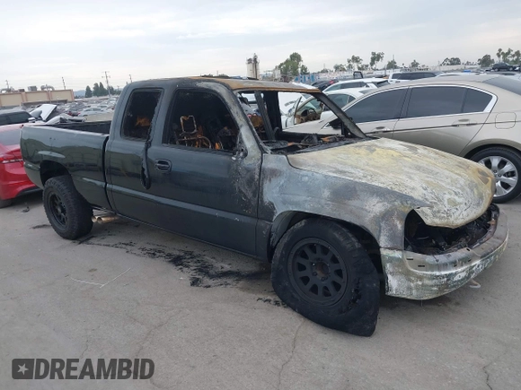 2000 GMC Sierra 1500 SLE z VIN 2GTEC19T7Y1145021, wystawiony jako IAAI lot #40013126 z przebiegiem Nie podano mil oraz . Historia ofert i sprzedaży dostępna na DreamBid. Obrazek 1.