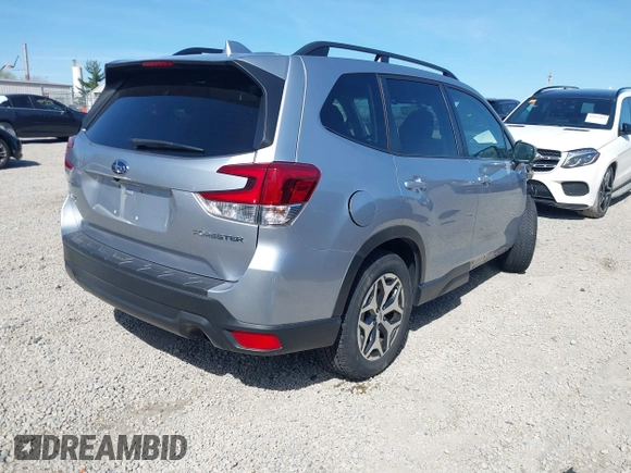 2021 Subaru Forester Premium with VIN JF2SKAJC8MH522840, listed as a IAAI auction lot 42059672 with 76,698 mi miles. Bid and sale history available at carsss.com. Image 4.