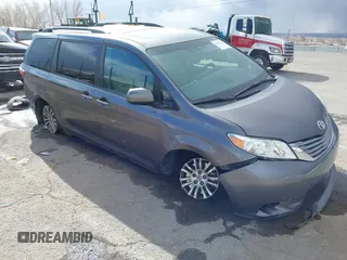 2017 Toyota Sienna XLE Auto Access Seat with VIN 5TDYZ3DC4HS835283, listed as a IAAI auction lot 41453798 with 78,510 mi miles. Bid and sale history available at carsss.com. Image 1.