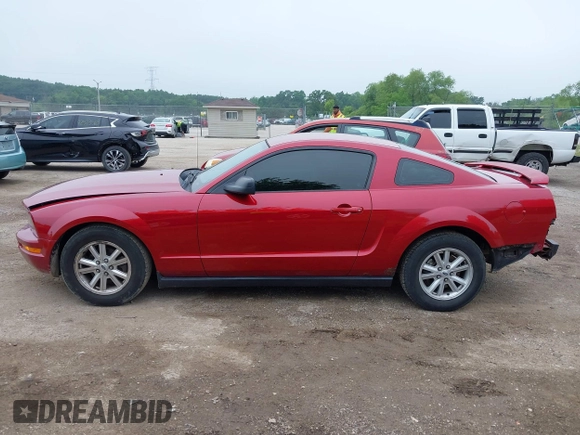 2005 Ford Mustang Deluxe z VIN 1ZVFT80N955128031, wystawiony jako IAAI lot #42557098 z przebiegiem 138 447 mil mil oraz . Historia ofert i sprzedaży dostępna na DreamBid. Obrazek 14.