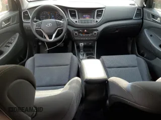 2017 Hyundai Tucson SE z VIN KM8J33A42HU486275, wystawiony jako Copart lot #53658145 z przebiegiem 31 928 mil mil oraz Szkoda całkowita • Salvage title. Historia ofert i sprzedaży dostępna na DreamBid. Obrazek 8.