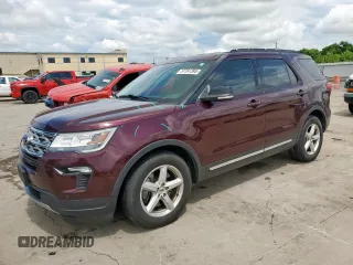 2018 Ford Explorer XLT z VIN 1FM5K7D8XJGA03338, wystawiony jako Copart lot #57761395 z przebiegiem 131 677 mil mil oraz Szkoda całkowita • Salvage title. Historia ofert i sprzedaży dostępna na DreamBid. Obrazek 1.