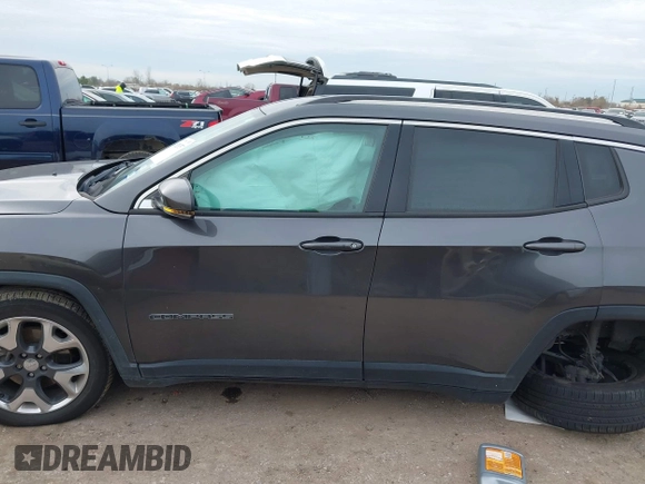 2019 Jeep Compass Limited with VIN 3C4NJCCBXKT676205, listed as a IAAI auction lot 41328757 with 83,446 mi miles. Bid and sale history available at carsss.com. Image 14.