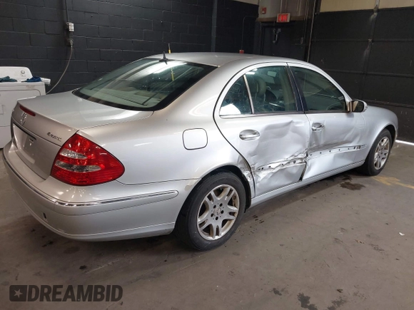 2006 Mercedes-Benz E-Class 3.5L with VIN WDBUF87J76X182677, listed as a IAAI auction lot 42016237 with 150,085 mi miles. Bid and sale history available at carsss.com. Image 4.